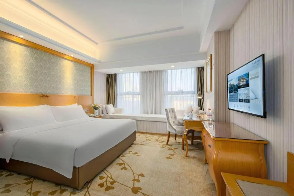 Bed in Vienna Hotel Zhengzhou Only Henan Movie Town