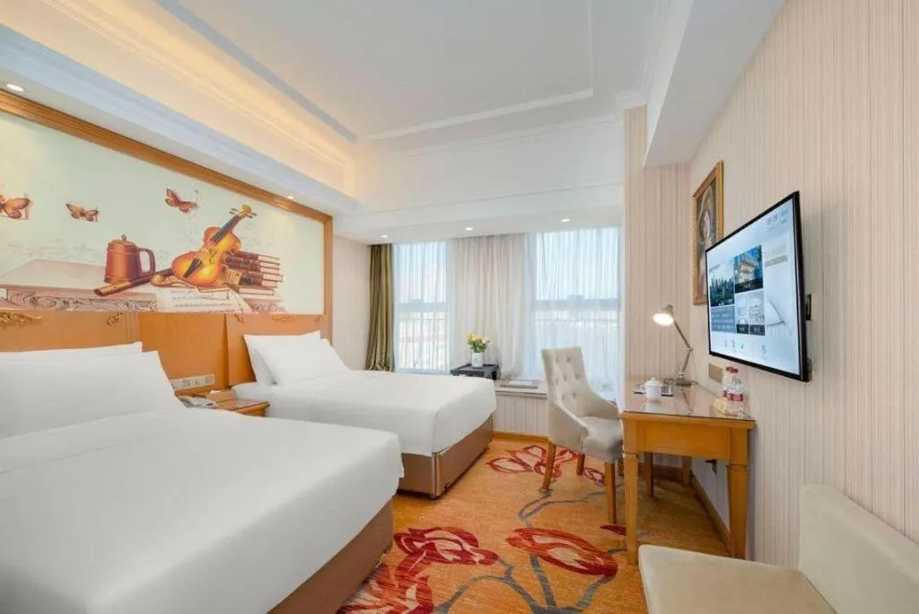 Bed in Vienna Hotel Zhengzhou Only Henan Movie Town