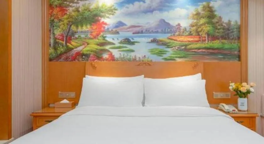 Bed in Vienna Hotel Zhengzhou Only Henan Movie Town
