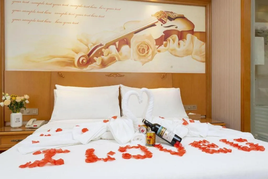 Bed in Vienna Hotel Zhengzhou Only Henan Movie Town