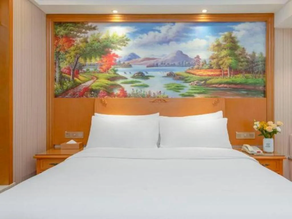 Bed in Vienna Hotel Zhengzhou Only Henan Movie Town
