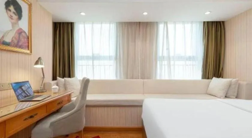 Bed in Vienna Hotel Zhengzhou Only Henan Movie Town