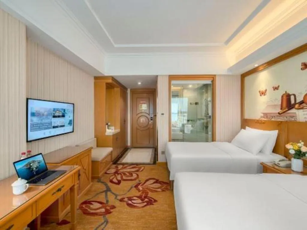 Bed in Vienna Hotel Zhengzhou Only Henan Movie Town