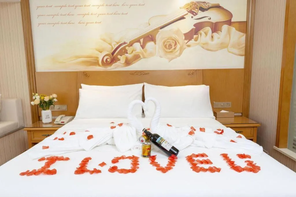 Bed in Vienna Hotel Zhengzhou Only Henan Movie Town