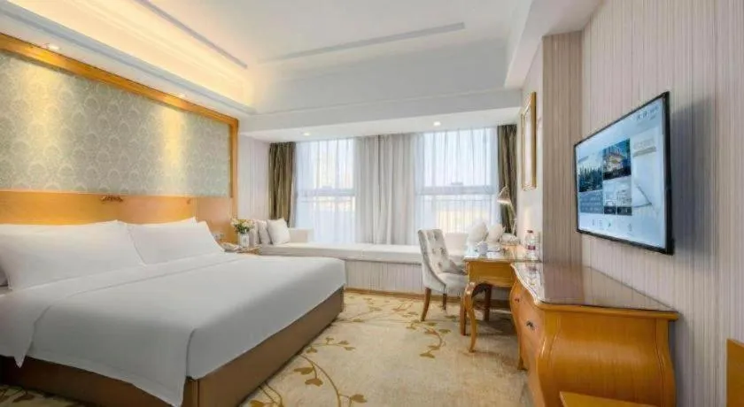 Bed in Vienna Hotel Zhengzhou Only Henan Movie Town
