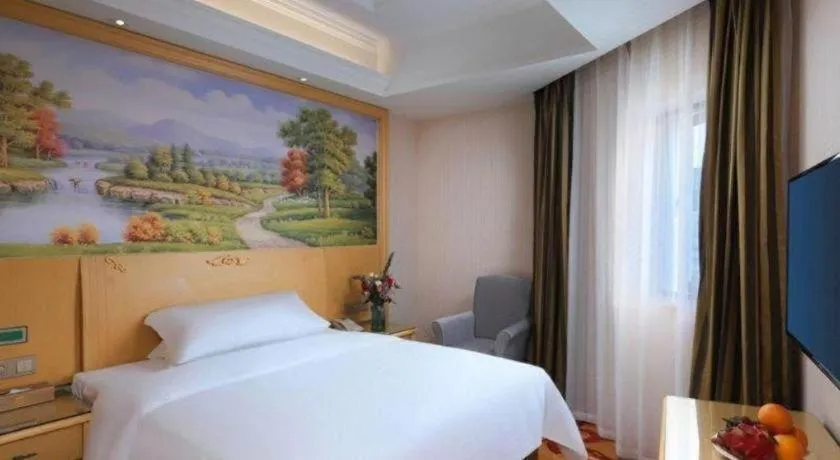 Bed in Vienna Hotel Hangzhou Jiubao Sijiqing Suanli Town