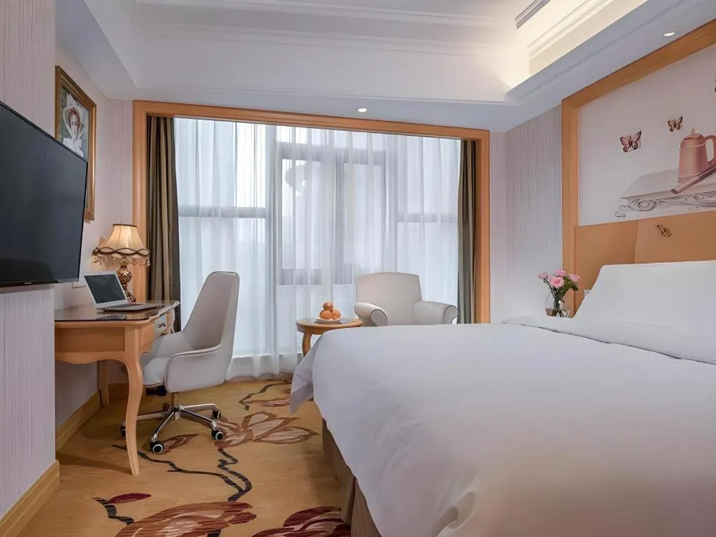 Bed in Vienna Hotel Shenzhen Qinghu Metro Station