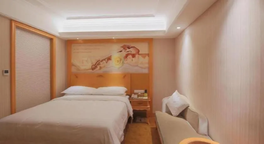 Bed in Vienna Hotel Shenzhen Qinghu Metro Station