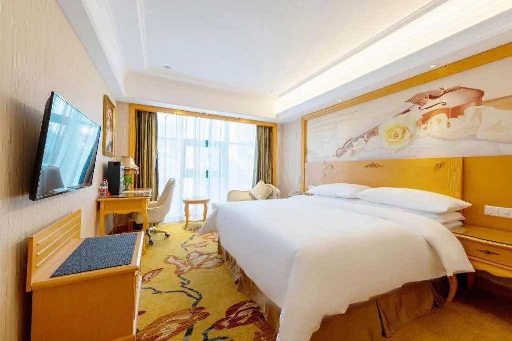 Bed in Vienna Hotel Shenzhen Qinghu Metro Station