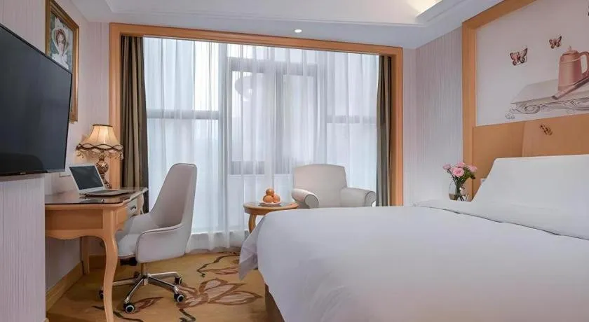 Bed in Vienna Hotel Shenzhen Qinghu Metro Station