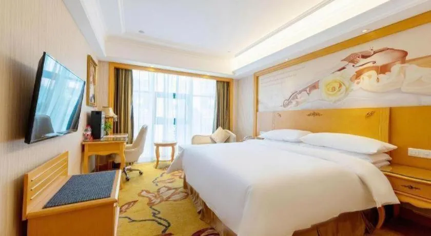 Bed in Vienna Hotel Shenzhen Qinghu Metro Station