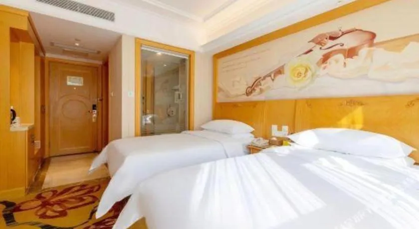 Bed in Vienna Hotel Shenzhen Qinghu Metro Station