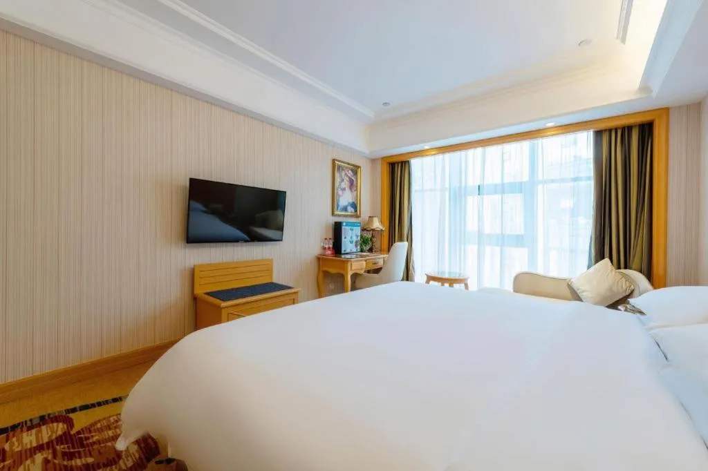 Bed in Vienna Hotel Shenzhen Qinghu Metro Station