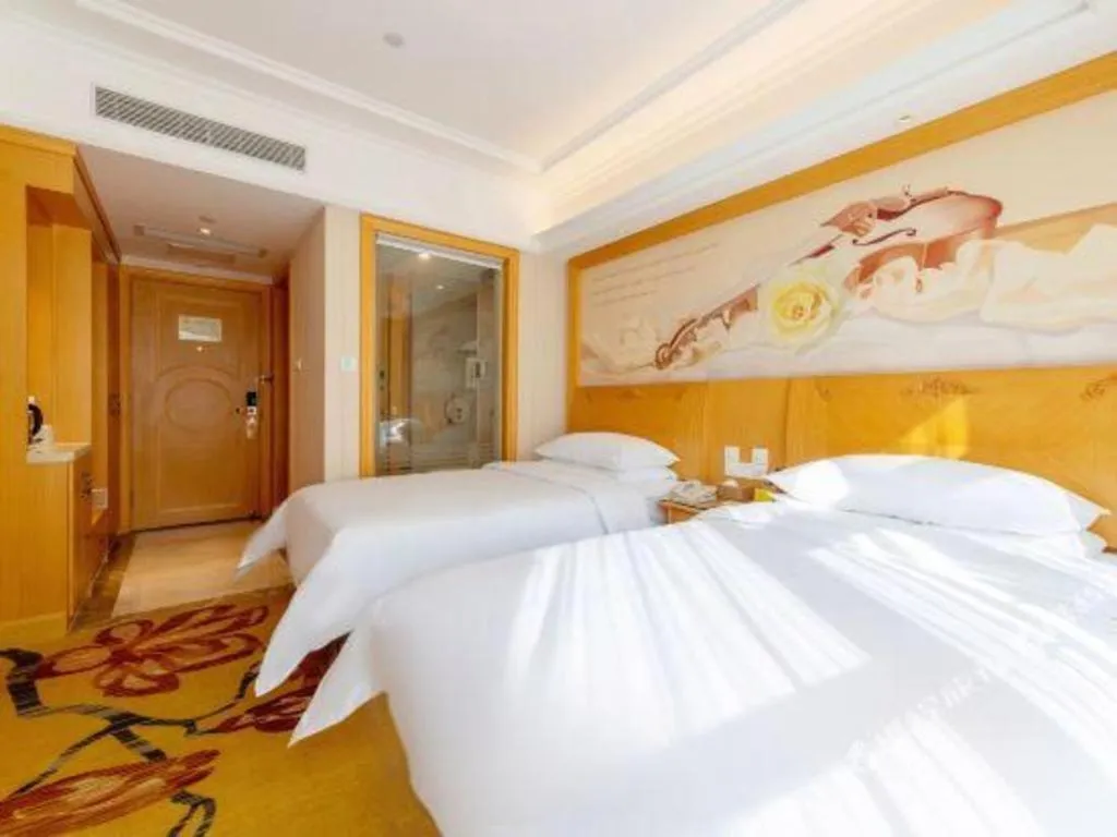 Bed in Vienna Hotel Shenzhen Qinghu Metro Station