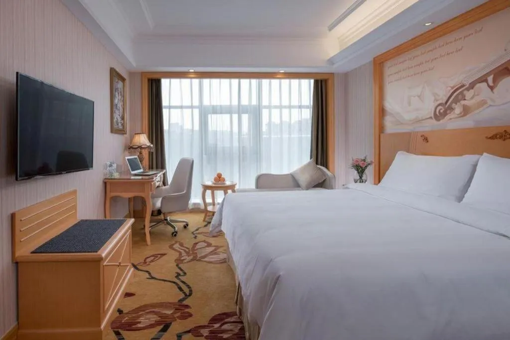 Bed in Vienna Hotel Shenzhen Qinghu Metro Station