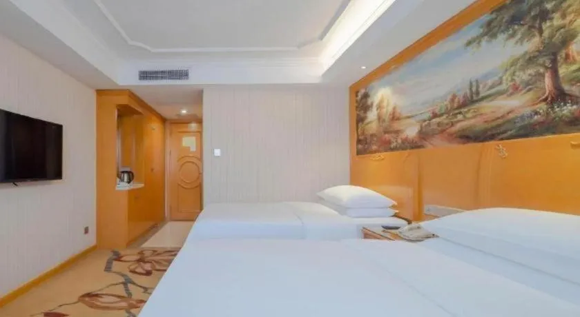 Bed in Vienna Hotel Shenzhen Guanlan Shanshuitianyuan Xintian
