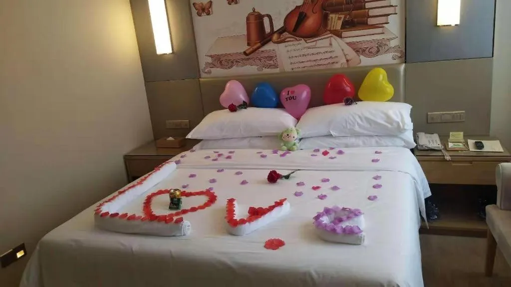 Bed in Vienna Hotel Shenzhen Guanlan Shanshuitianyuan Xintian