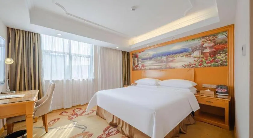 Bed in Vienna Hotel Shenzhen Guanlan Shanshuitianyuan Xintian
