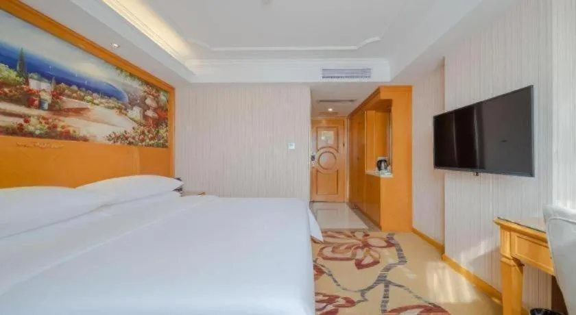 Bed in Vienna Hotel Shenzhen Guanlan Shanshuitianyuan Xintian