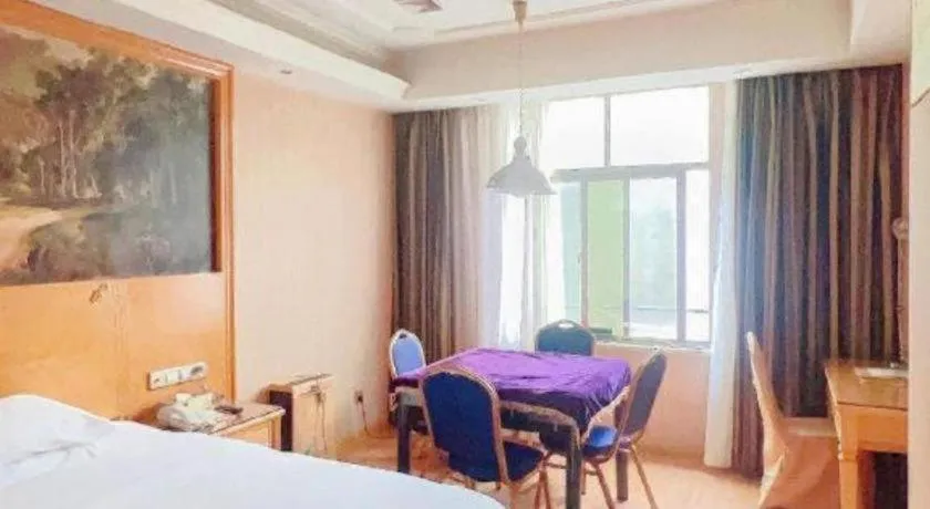 Bed in Vienna Hotel Shenzhen Guanlan Shanshuitianyuan Xintian