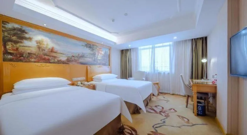 Bed in Vienna Hotel Shenzhen Guanlan Shanshuitianyuan Xintian
