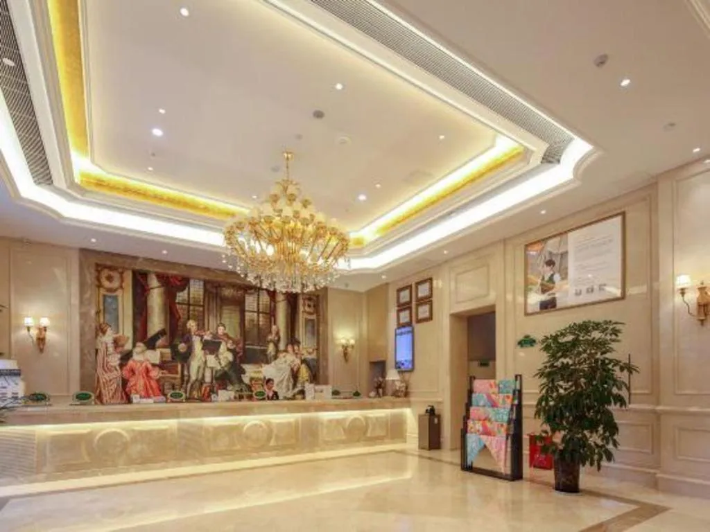 Vienna Hotel Chengdu Xinjin Old Pier Liujianian Metro Station