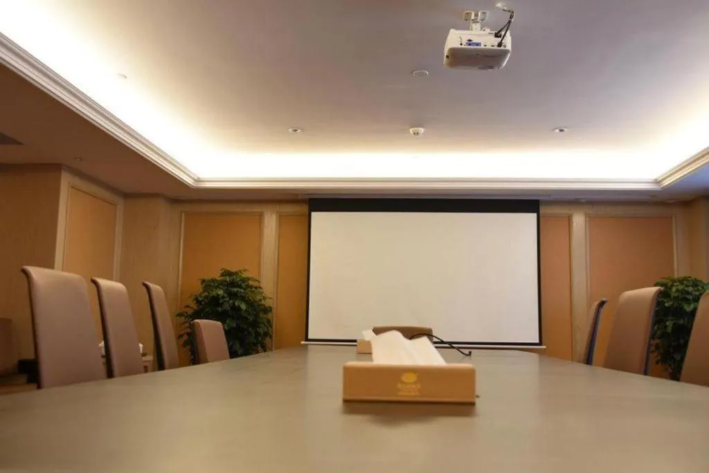 Vienna Hotel Chengdu Xinjin Old Pier Liujianian Metro Station