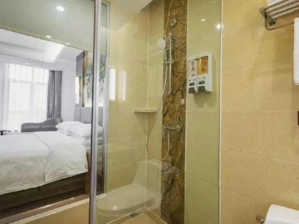 Vienna Hotel Chengdu Xinjin Old Pier Liujianian Metro Station