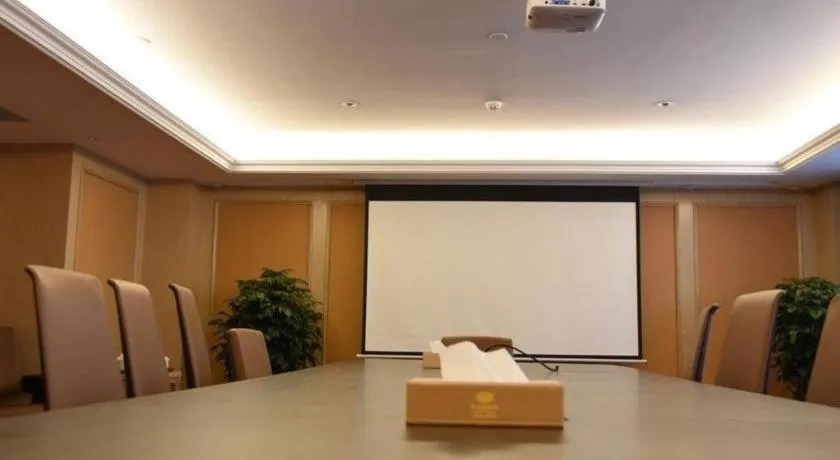 Vienna Hotel Chengdu Xinjin Old Pier Liujianian Metro Station