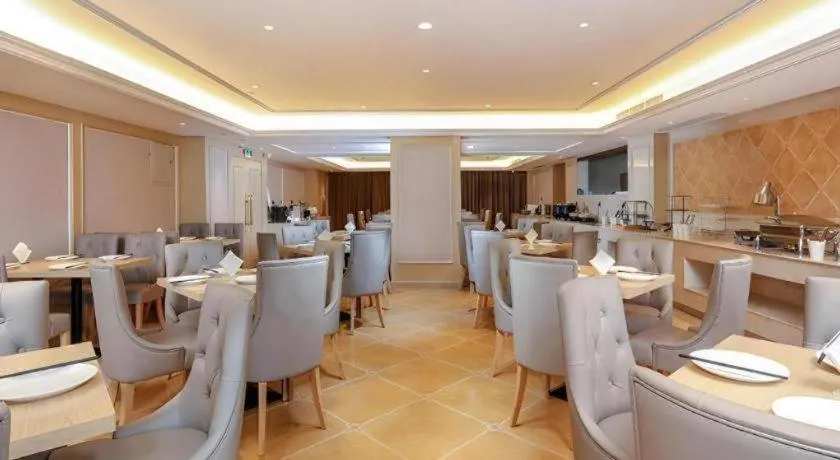 Vienna Hotel Chengdu Xinjin Old Pier Liujianian Metro Station