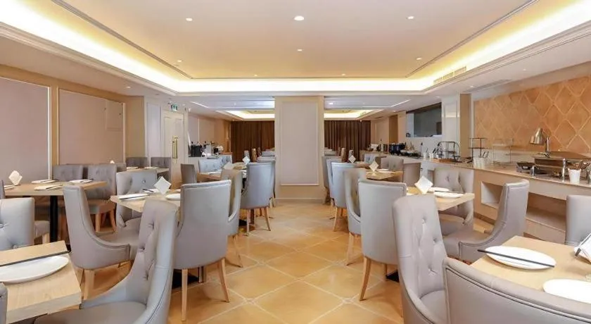 Vienna Hotel Chengdu Xinjin Old Pier Liujianian Metro Station