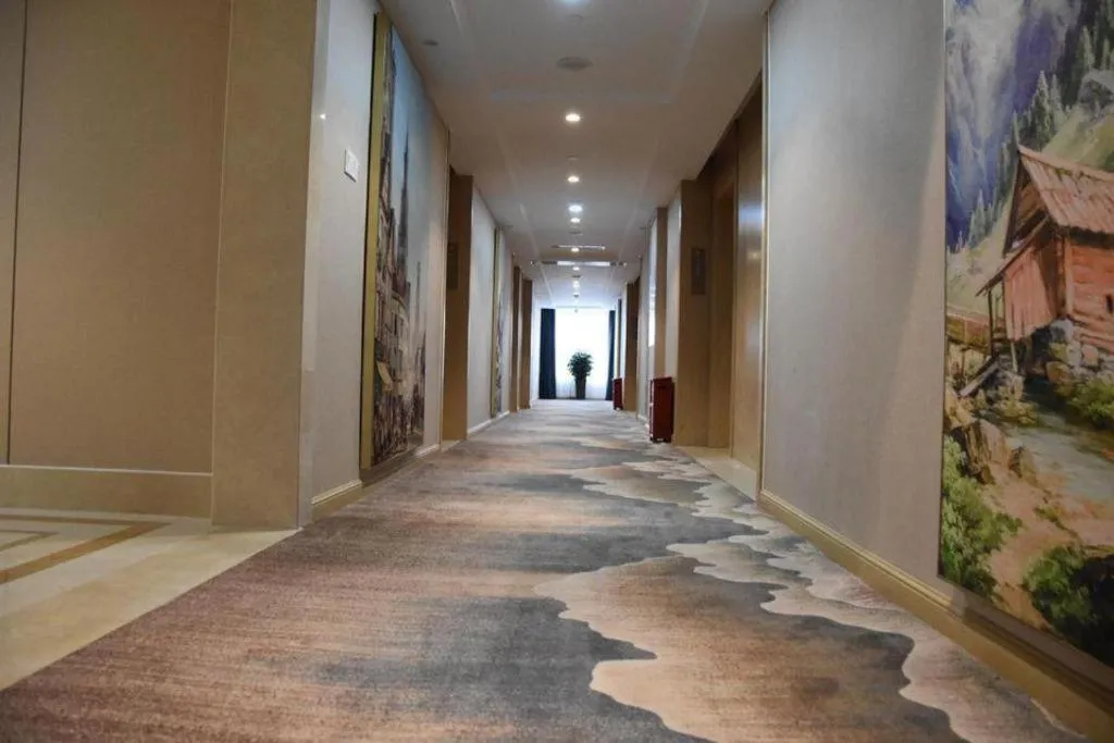 Vienna Hotel Chengdu Xinjin Old Pier Liujianian Metro Station