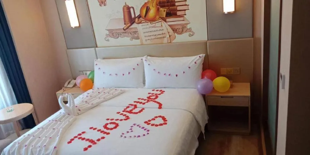 Bed in Vienna Hotel Chengdu Xinjin Old Pier Liujianian Metro Station