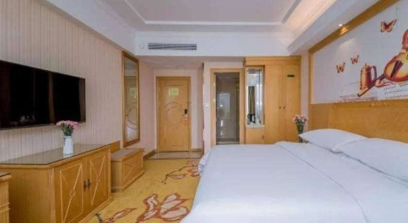 Bed in Vienna Hotel Wuhan Huazhong Normal University Huquan Metro Station