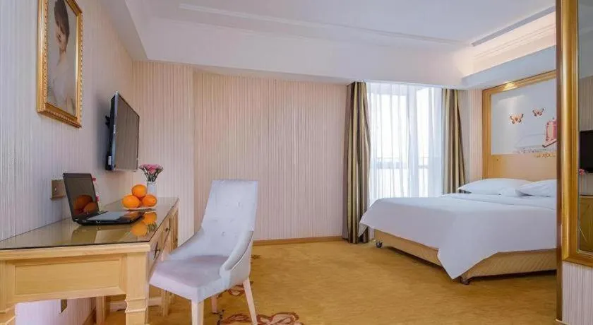 Bed in Vienna Hotel Wuhan Huazhong Normal University Huquan Metro Station