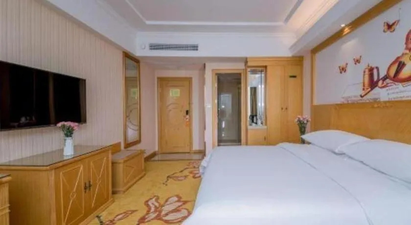 Bed in Vienna Hotel Wuhan Huazhong Normal University Huquan Metro Station