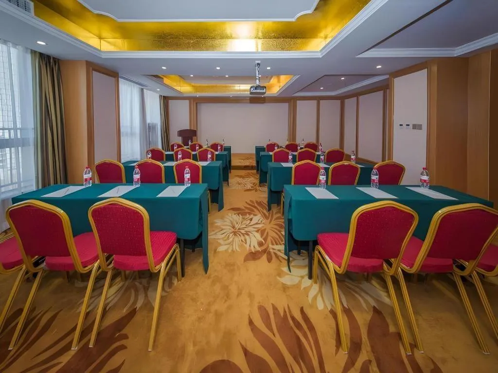 Vienna Hotel Wuhan Huazhong Normal University Huquan Metro Station