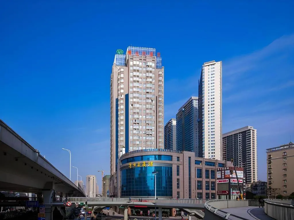 Vienna Hotel Wuhan Huazhong Normal University Huquan Metro Station