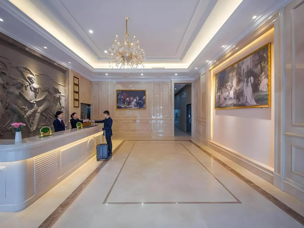 Vienna Hotel Wuhan Huazhong Normal University Huquan Metro Station