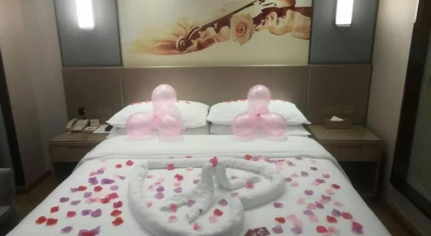 Bed in Vienna Hotel Chongqing Shiqiaopu Metro Station