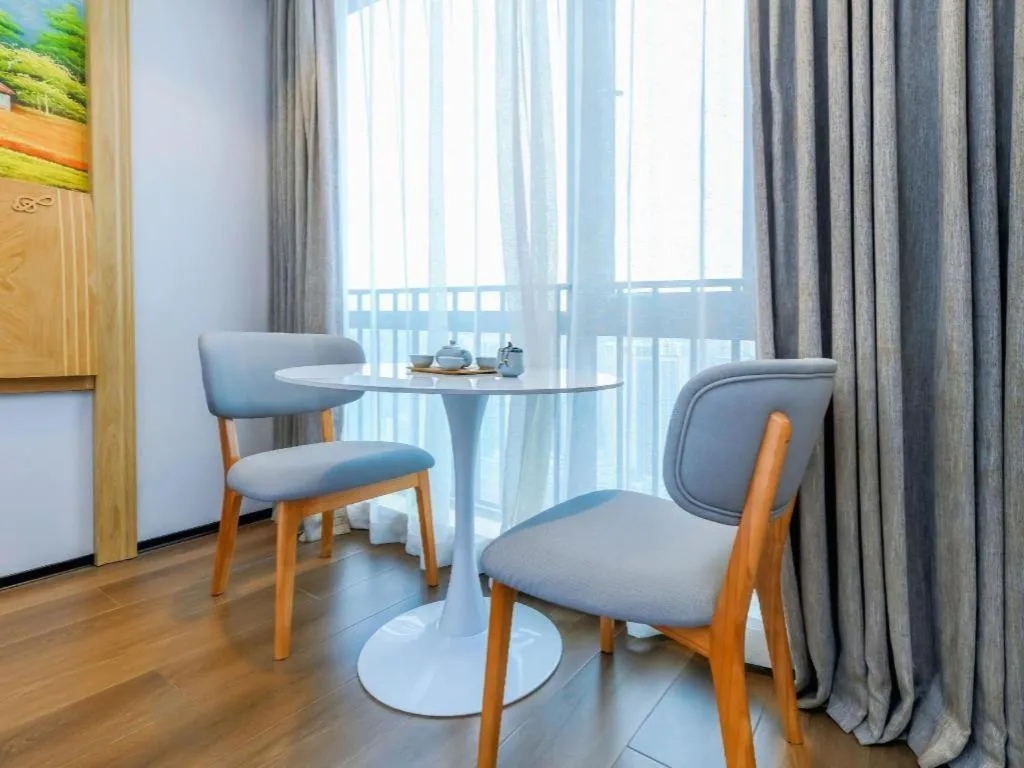 Vienna Hotel Chongqing Yangjiaping Pedestrian Street Light Railway Station