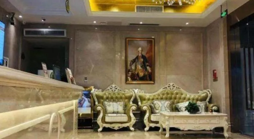 Vienna Hotel Chongqing Yangjiaping Pedestrian Street Light Railway Station