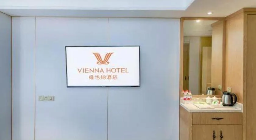 Vienna Hotel Chongqing Yangjiaping Pedestrian Street Light Railway Station