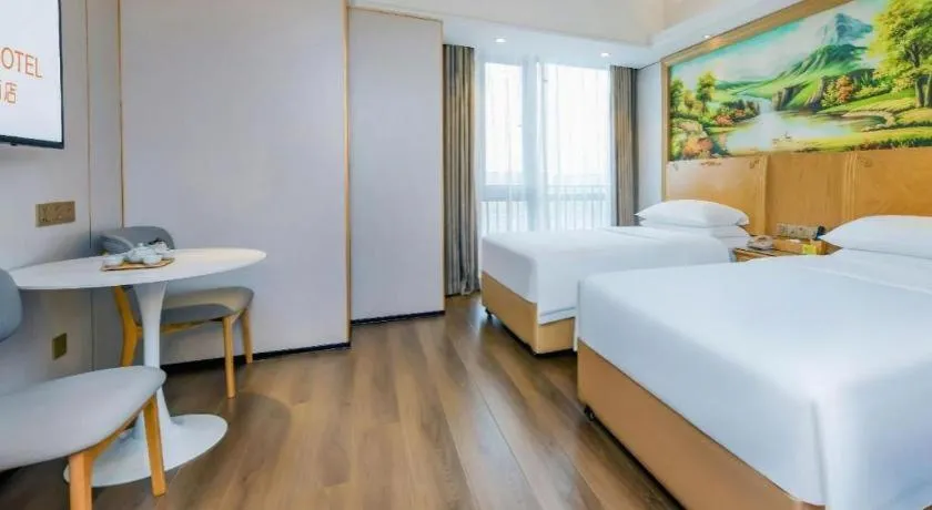 Bed in Vienna Hotel Chongqing Yangjiaping Pedestrian Street Light Railway Station