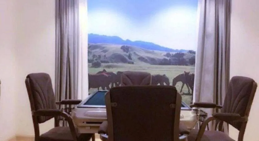 Vienna Hotel Chongqing Yangjiaping Pedestrian Street Light Railway Station