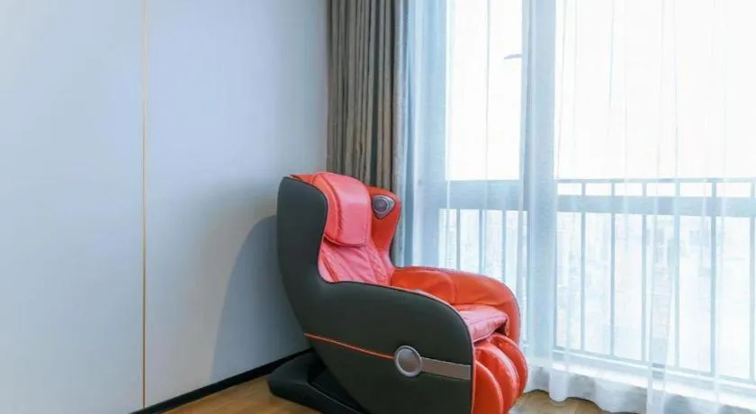 Vienna Hotel Chongqing Yangjiaping Pedestrian Street Light Railway Station