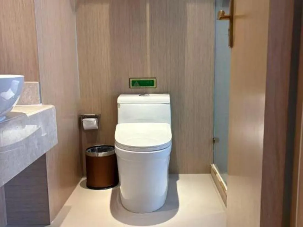 Vienna Hotel Chongqing Yangjiaping Pedestrian Street Light Railway Station