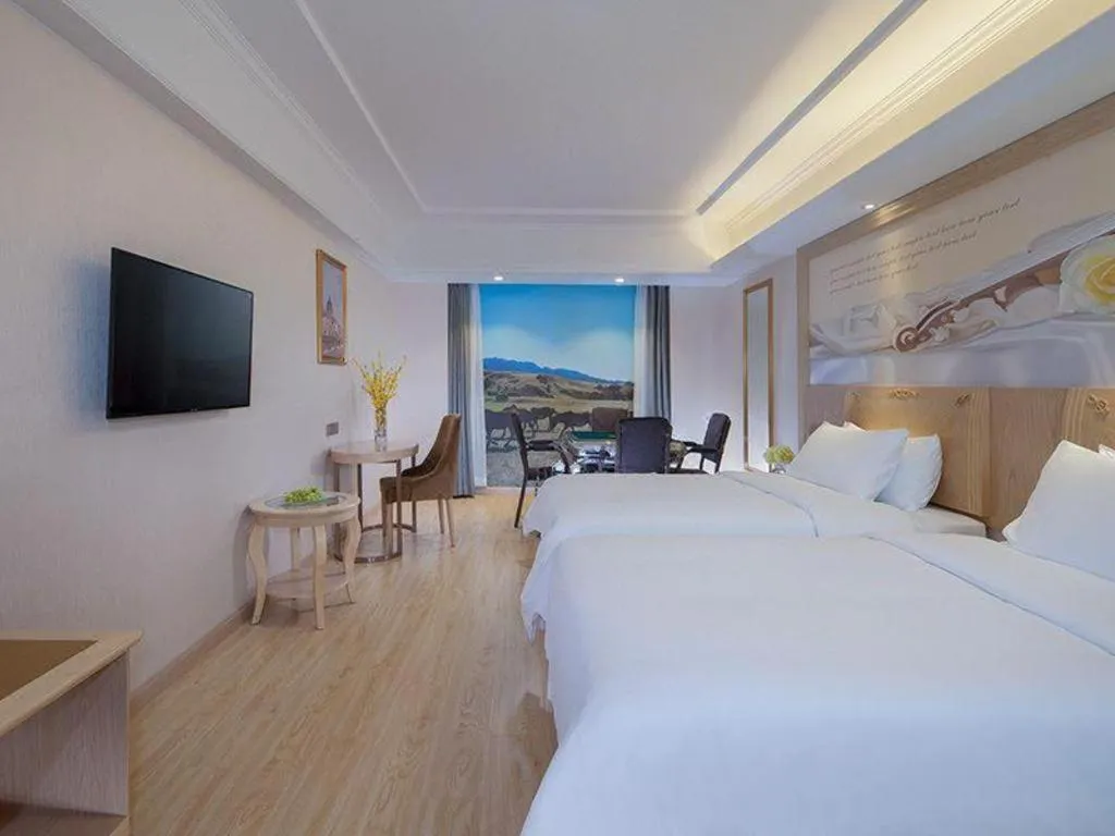 Bed in Vienna Hotel Chongqing Yangjiaping Pedestrian Street Light Railway Station