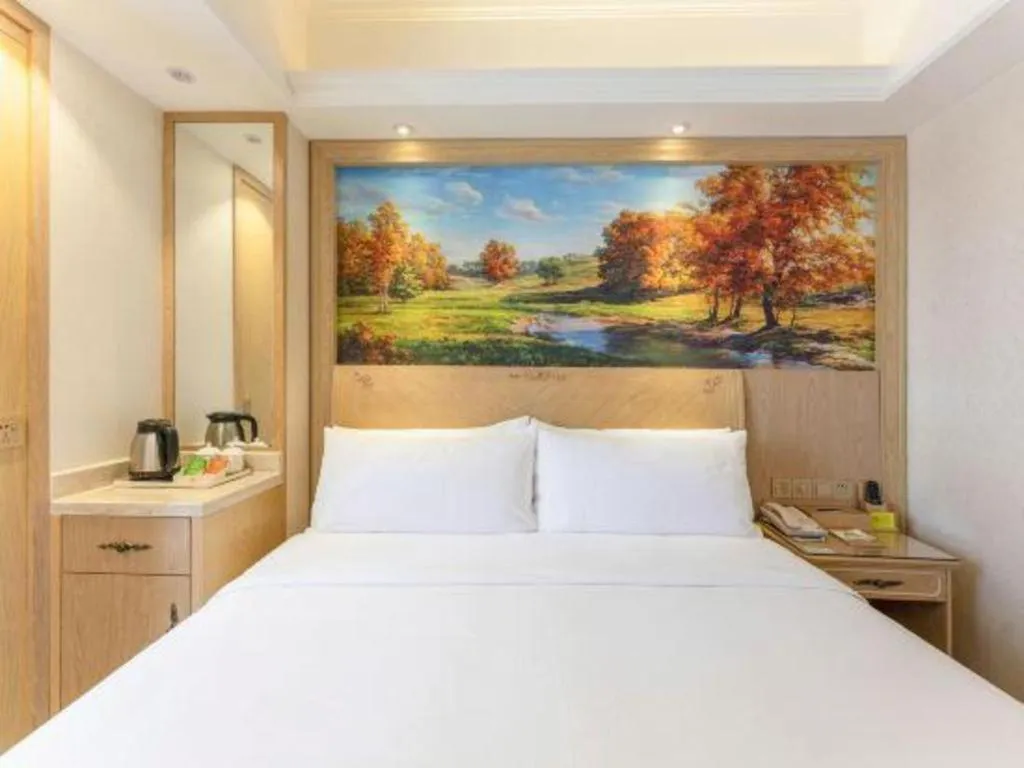 Bed in Vienna Hotel Chongqing Yangjiaping Pedestrian Street Light Railway Station