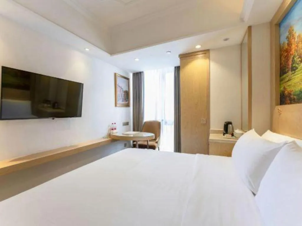 Bed in Vienna Hotel Chongqing Yangjiaping Pedestrian Street Light Railway Station